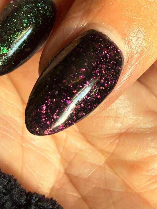 Burn Book black chameleon flake dip powder manicure close-up